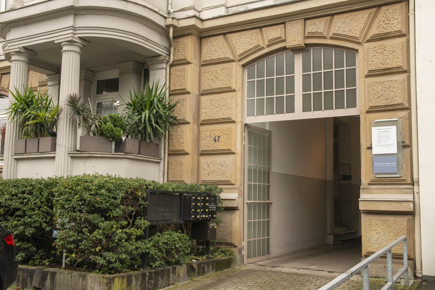 Eingang der Praxis für Psychotherapie, Adolfsallee 47 Wiesbaden